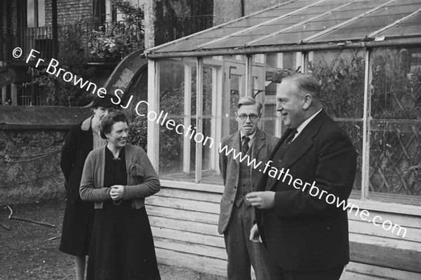 DR.ROBERT(ROBBIE) O'MEARA & FAMILY AT 81 PEMBROKE ROAD INCL MRS MCDONNELL (MARY O'M)